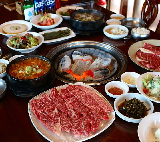 청계산 담백미의 한우와 숯불, 정갈하게 차린 한 상